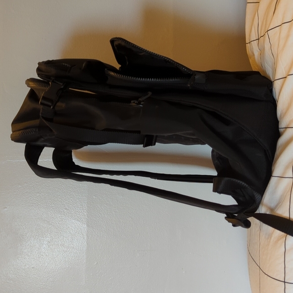 Lululemon Black Backpack Circa 2009 - Picture 6 of 10